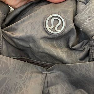 Lululemon shoulder bag. Lots of pockets and laptop sleeve.